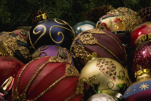 4 Things To Use Instead Of Ornament Hooks