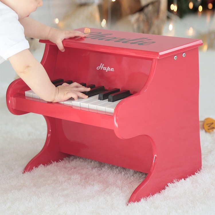 Piano from musical instrument toys is with some