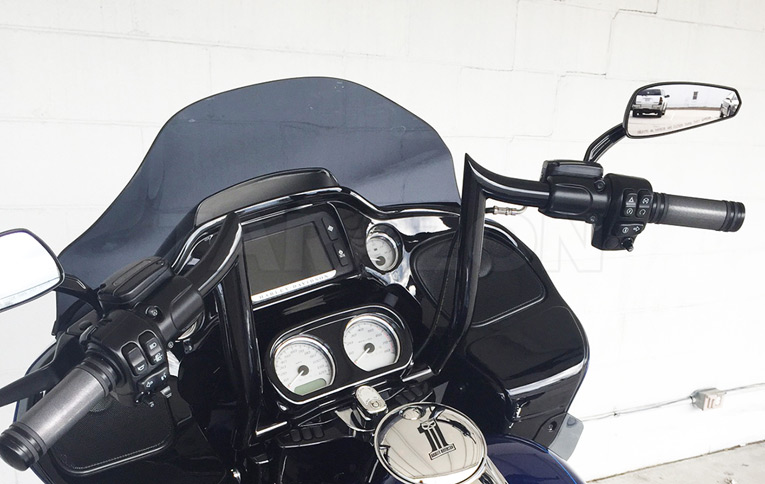 Adjusting the clip-on handlebars on the motorcycle handlebar