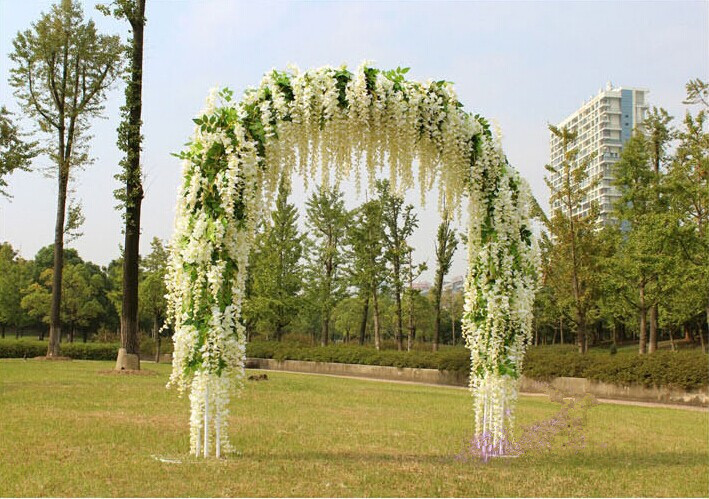 Green artificial hanging leaves are great accessories for