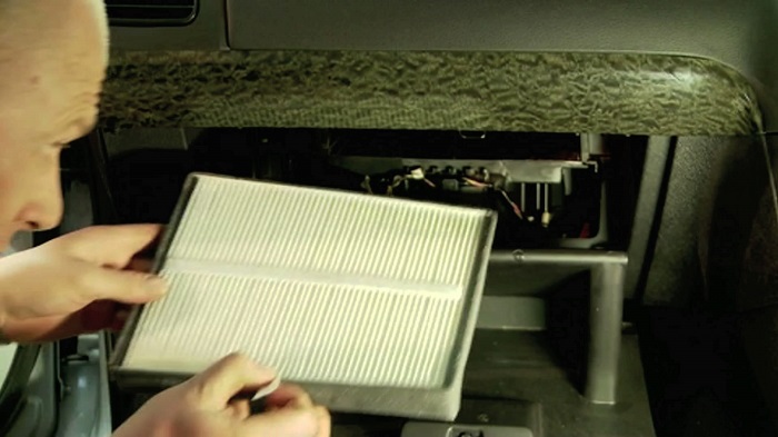Air filter on a standard car in optimal